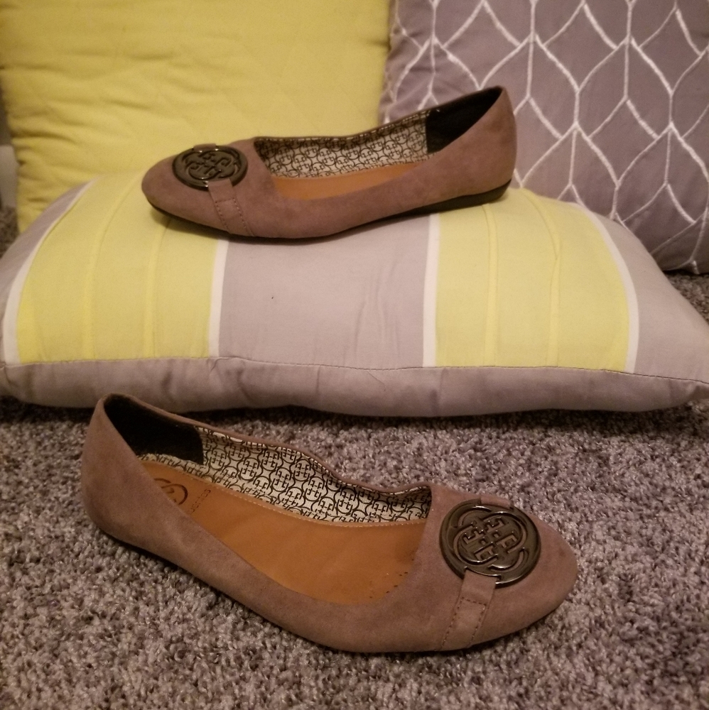 Daisy Fuentes Nude/Tan Flats